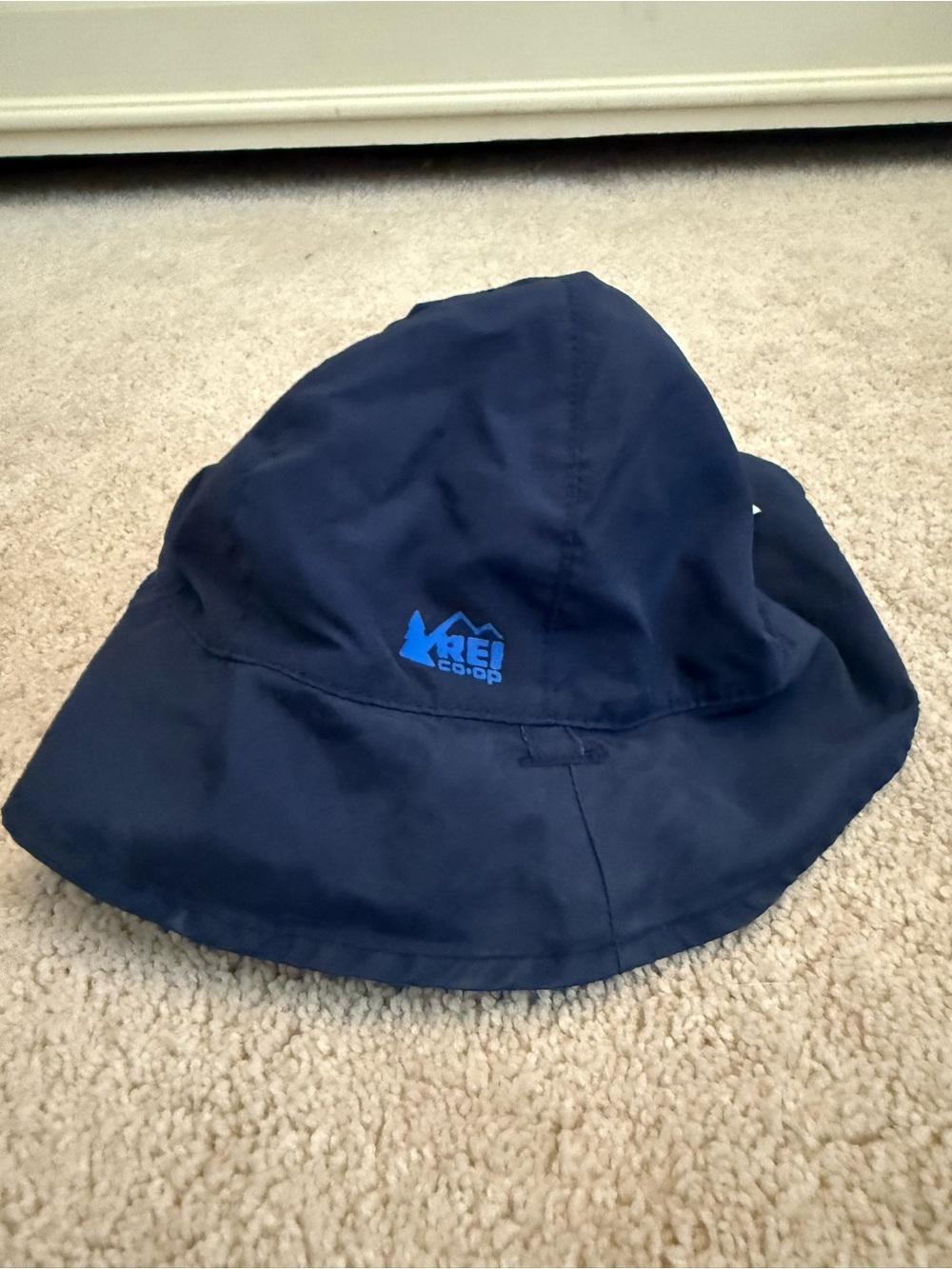 REI Navy Bucket Hat with Light Blue Logo for Kids